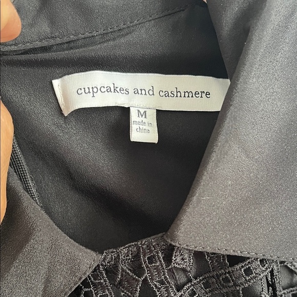 Black Sleeveless Lace Embroidered Blouse, Size M - Picture 2 of 7